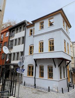 Ortaköy'de Sahile Yakın Yeniden Yapılmış Tescilli Eski Eser