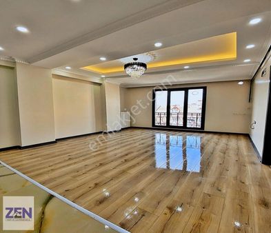 Zen Yapıdan Site İçi Metrobüse Yakın 1+1 Dekorlu Satılık Daire