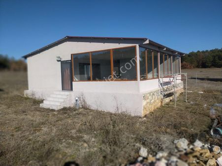 İçerisinde Ev Olan ,göl Manzaralı 7,640 M2 Resmi Yollu Tarla