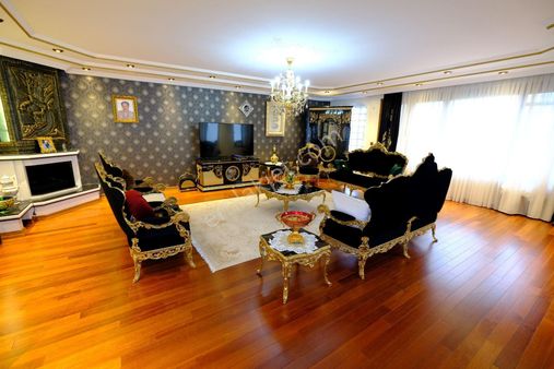 Adakale Bölgesinde Deniz Manzaralı 7+2 600 M2 Üst Tripleks Daire