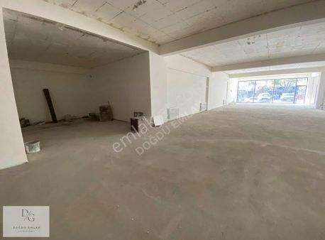 Doğdu Emlak'tan İşlek Cadde Üzeri 300m2 Kupon Dükkan