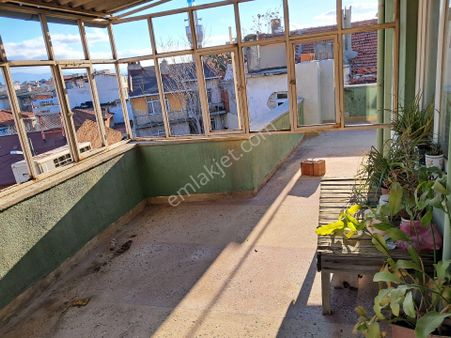 Balıkesir/edremit'te Akbank'a 200m.çatı Katı 1x1 Doğalgazeşyalı Zkiracı Bayan Vaya Aile Olsun