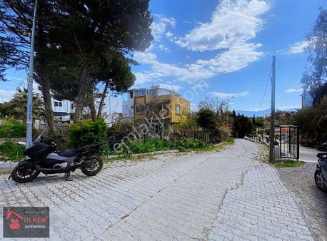 Kusadası Kadınlar Denızı Bolgesınde Denıze 400mt 2 Vıllalık Arsa