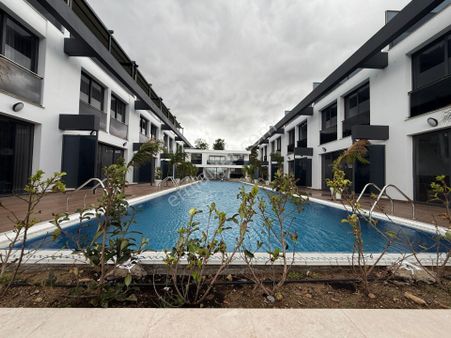 Girne Karşıyaka'da Havuzlu Ve Bahçeli Sitede Teraslı 2+1 Satılık Teraslı Dublex Daireler !!!