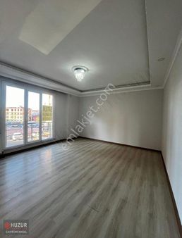 Huzur'dan Nusratiye'de 2 Yaşında 2+1 Ebeveyn Banyolu Satılık