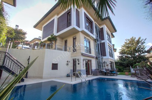 İstinyede Özel Havuzlu Presjtijli Lüx Villa Bahçeli Fırsat Fiyata