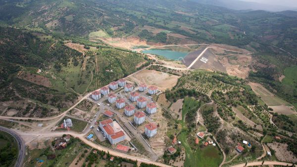 Kütahya Şaphane 5.850 M2 İlçe Merkezine Yakın Otoyol Kenarıarazi