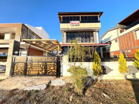 Tek Yetkili Sezgin Emlaktan Deniz Manzaralı 5+1 Satılık Triplex Villa