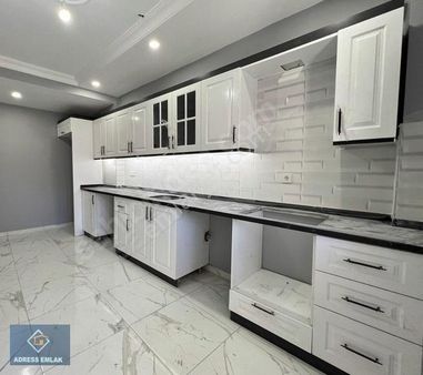 Küçükçekemece Yeşilova Mah. Satılık Ön Cephe 180 M2 4+2 Dubleks
