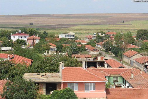 4641 M2 Mustakil Tapulu Tarla Elektrik Su Yerleşim Dibinde