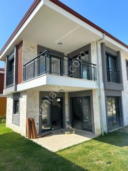 Davutlar'da Müstakil Özel Havuzlu 4+1 Satılık Villa