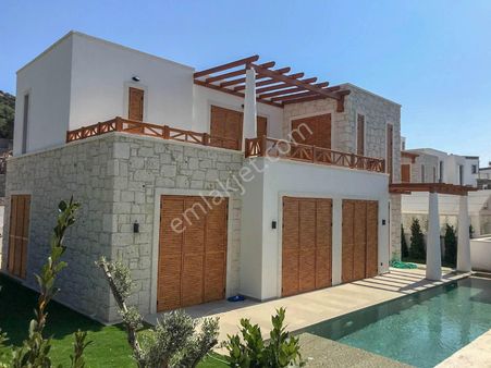 Bodrum Gümüşlük'te Satılık 4+1 Müstakil Havuzlu Villa