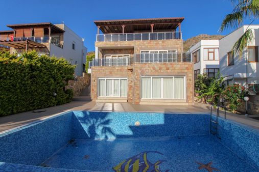 Turgutreis'te Satılık Deniz Manzaralı Müstakil Havuzlu Villa