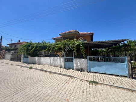 Kelepir Geniş Bir Bahçe İçinde İki Katlı Müstakil Ev