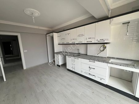 Manisa Alaşehir Alper Gayrimenkulden İstasyon Mah Satılık 3+1 Yeni Daire