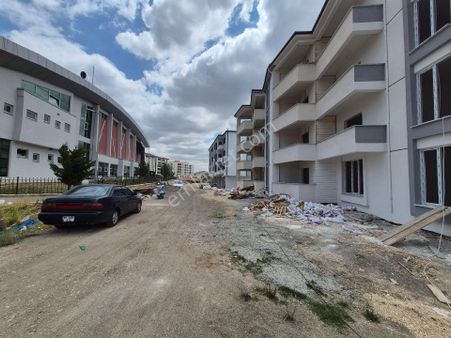 Erkan Anbar Dan Satılık 1+1 Sıfır Daire Suluova Borsa Mahallesi Üniversite Karşısı