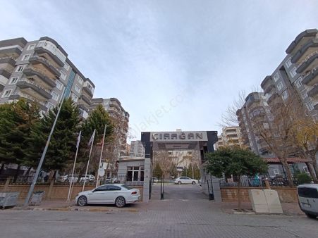 4 Bloklu Sitede Satılık 4+1