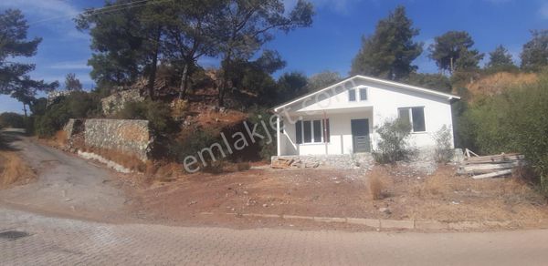 Hisarönü Köy İçinde Satılık Müstakil Ev Ve Arsa