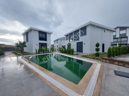 Didim Hisar Mahallesinde Havuzlu Site İçi 3+1 Açık Mutfaklı Satılık Sıfır Dubleks Villa