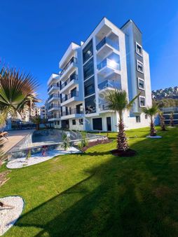 Kuşadasında Elit Güvenlikli Havuzlu Otoparklı Site 2+1 3+1 Dogal Gazlı Daire