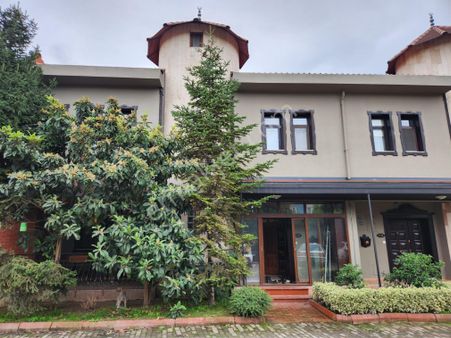 Serdivan Altınışık Konaklarında Satılık Triplex Villa