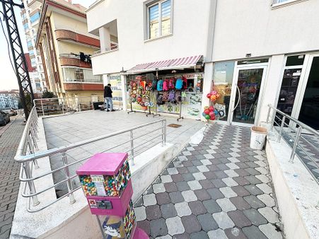 Cihandan Şüküfe Nihal Orta Okul Karşısında Hazır Kiracılı Dükkan