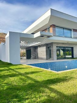 Yavansu Mah.de Avm.ye Yakın Site İçinde Özel Havuzlu Bahçeli Sıfır Müstakil Villa