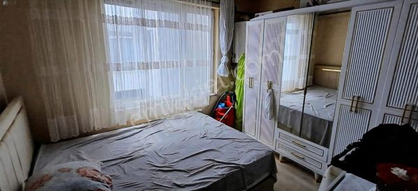 Akademi Emlak'tan Cadde Yakını Ara Kat Çift Cepheli Satılık 1+1