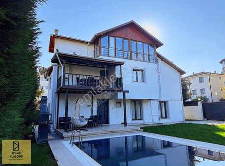 Sapanca İpekyolu Caddesinde Satılık 4+1 Villa