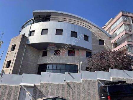 Birlik Mahallesinde 6 Katlı, 2357 M² Kapalı Kullanım Alanına Sahip Satılık Bina