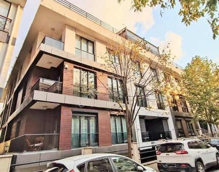 Şişli Halilrıfatpaşa'da Ara Kat K.otoparklı 1 + 1 Satılık Daire