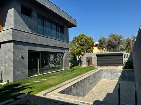 Özel Havuzlu 4+1 Satılık Villa