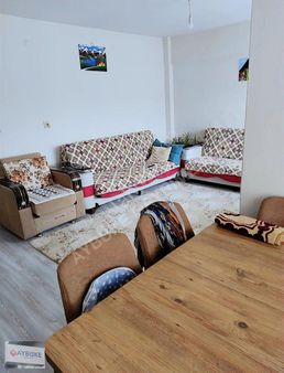 Halk Caddesinde İçi Yenilenmiş Satılık Geniş Ferah 2+1 Daire