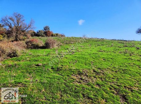 Ahmetçe Köyünde İçinde İşli Yapı Olan Tarla