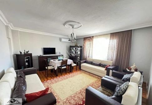 Turgutlu Satılık Cumhuriyet Mah 3+1 Oda 133m2 4. Kat Doğalgazlı Klimalı 3 Balkonlu 27 Yıllık Daire