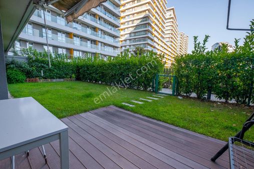 Batışehir'de Ferah Özel Bahçe Kullanımlı Satılık 2+1 Daire