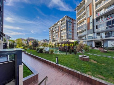 Beylikdüzü Marina'ya Yakın Rose Garden'da Satılık 2+1 Daire