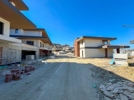 Bahçeşehir Vadi Evlerinde 24 Ay Tl Vade Ödemeli Satılık 6+1 Villa