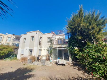 Gümüşlük'te Havuzlu Güvenlikli Sitede Manzaralı Ferah Daire