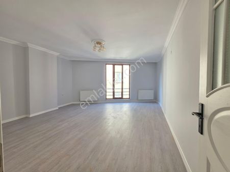 Bursa Emlak Alem-i Sıfır Ayarında Çarşı Merkezinde Arakat 3+1 130 M2 Satılık Daire