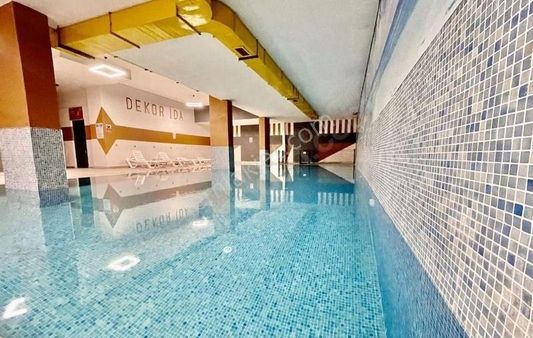 Edremit'te Havuzlu, Lüx, Arakat 3+1 150 M2 Satılık Daire