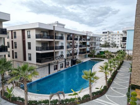 Kuşadası’nda, Site İçerisinde, Havuz Manzaralı, Lüks 2+1 Rezidans Daire