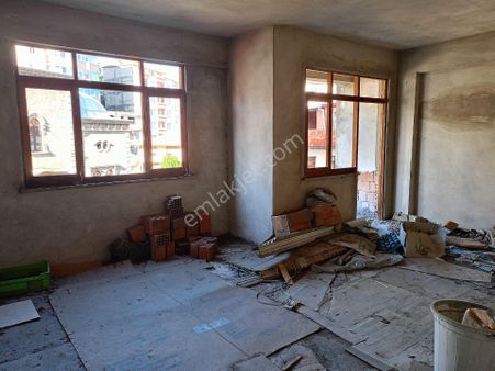 Akçaabat Orta Mahalle' De Satılık 3+1 Karkas Daire. Vergiler Artmadan Acele Edin!