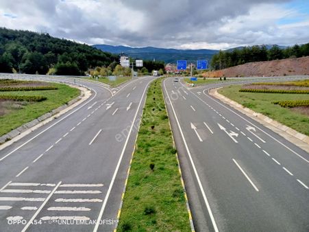 Ünlü Emlaktan Ticari Lokasyonda Çevreyoluna Cephe Kiralık Arazi
