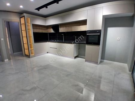 Zincirlikuyu Mahallesinde Satılık Lüx 200 M2 Daire