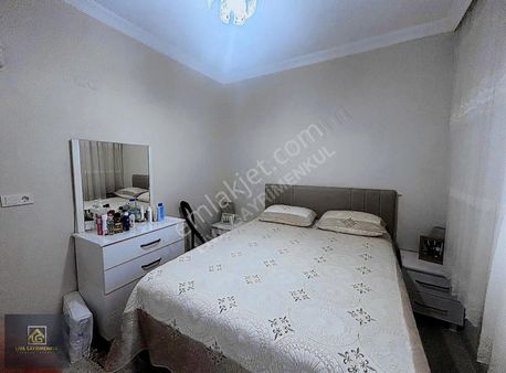 Livadan Buca Yeşilbağlarda Satılık Komple Bina