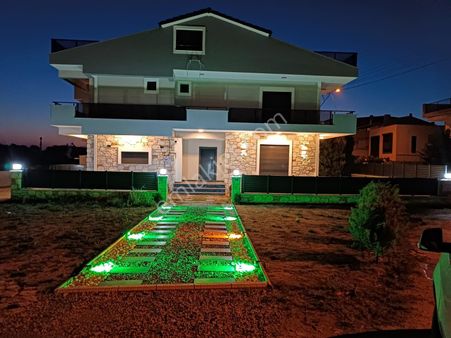 Urla Zeytinalanında Tam Müstakil Villa