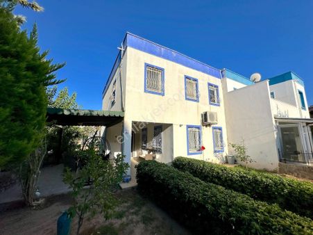 Bodrum Akyarlar'da Nezih Site İçinde Büyük Bahçeli Villa