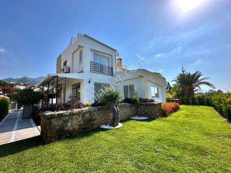 Girne Çatalköy'de Lüks Dizaynlı Full Eşyalı Kiralık 3+1 Villa !!!