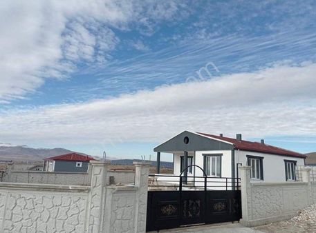 Gümüşler Uluağaç Yolunda Satılık Yazlık